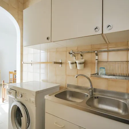 House , - Nemo Daire